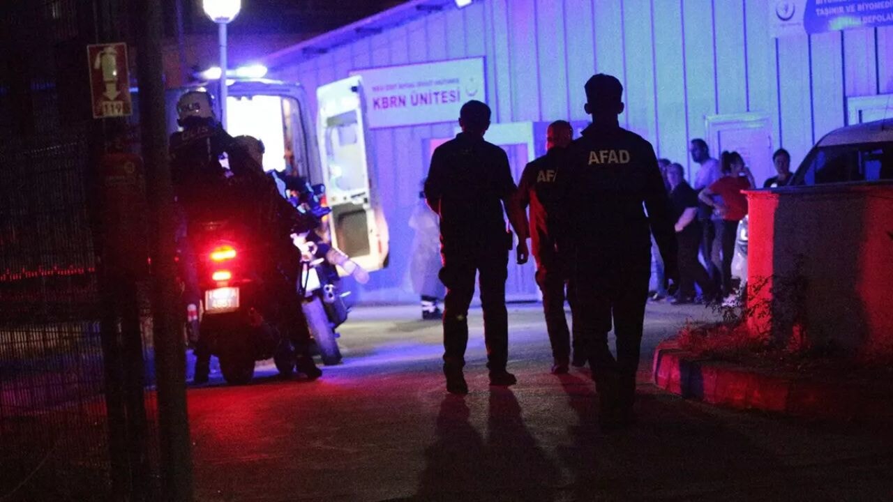 Anadolu Otoyolu'nda durdurulan araçta şüpheli madde bulundu! Polisler hastanelik oldu