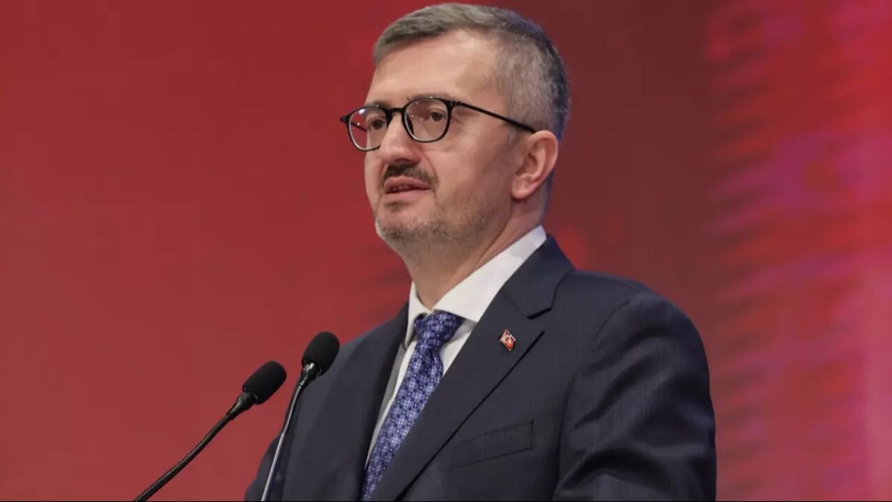 Burhanettin Duran: Özel'in seviyesiz dili CHP'nin sorunlarını gizleyemez