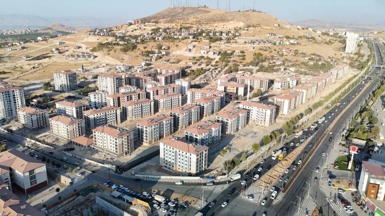 Cumhurbaşkanlığı deprem bölgesindeki dev inşa sürecini duyurdu