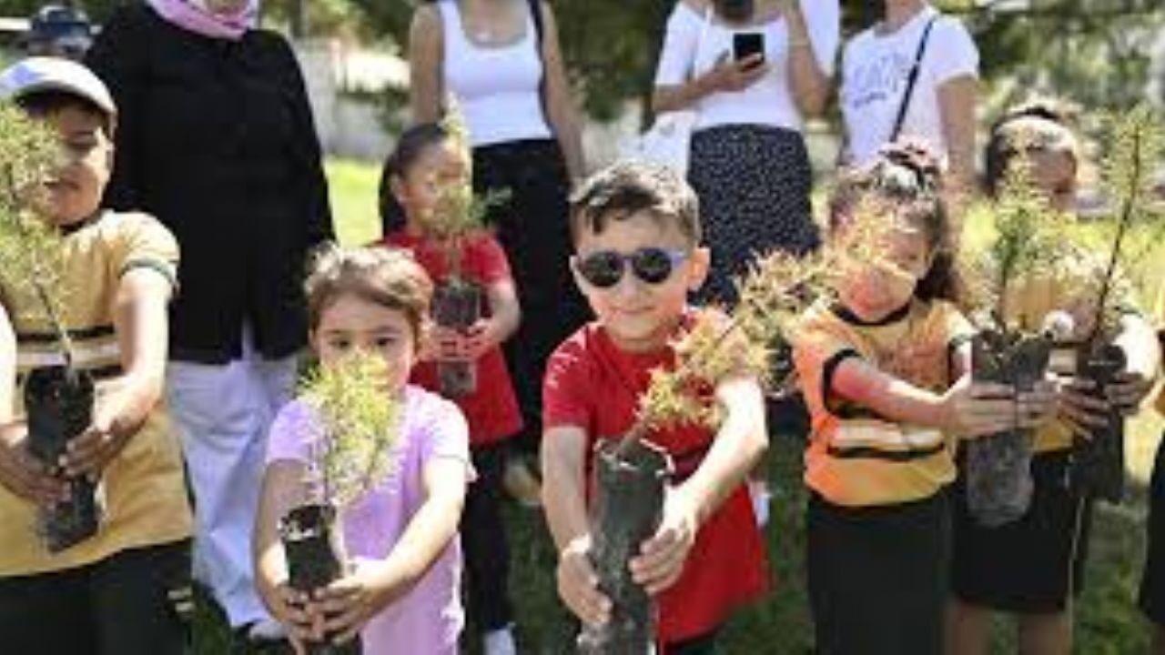 Minik öğrenciler için 'Uyum Haftası' kapsamında fidan dikimi etkinliği düzenlendi