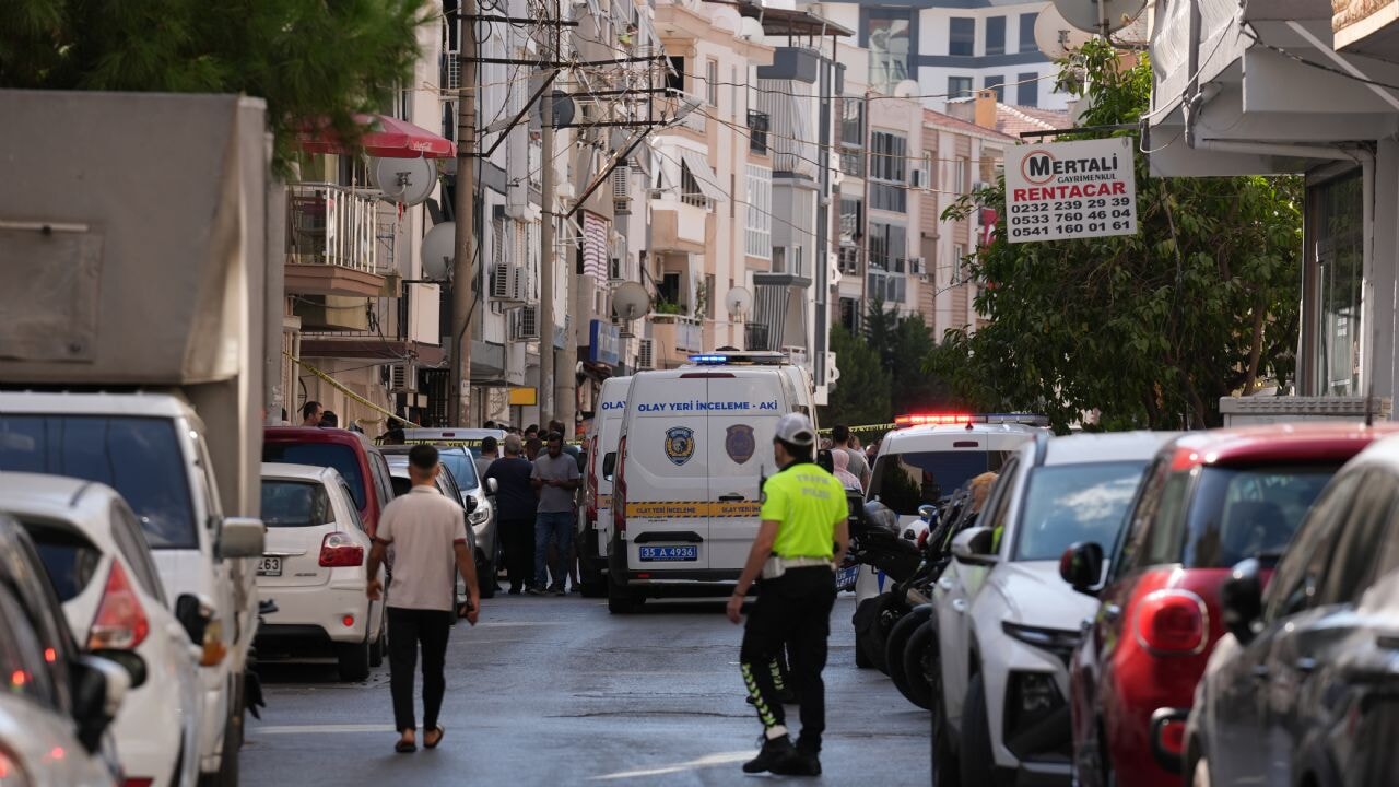 İzmir'de hain saldırı: Polis merkezine ateş açıldı, 2 şehit