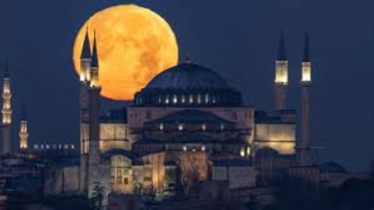 İstanbul'da dolunay