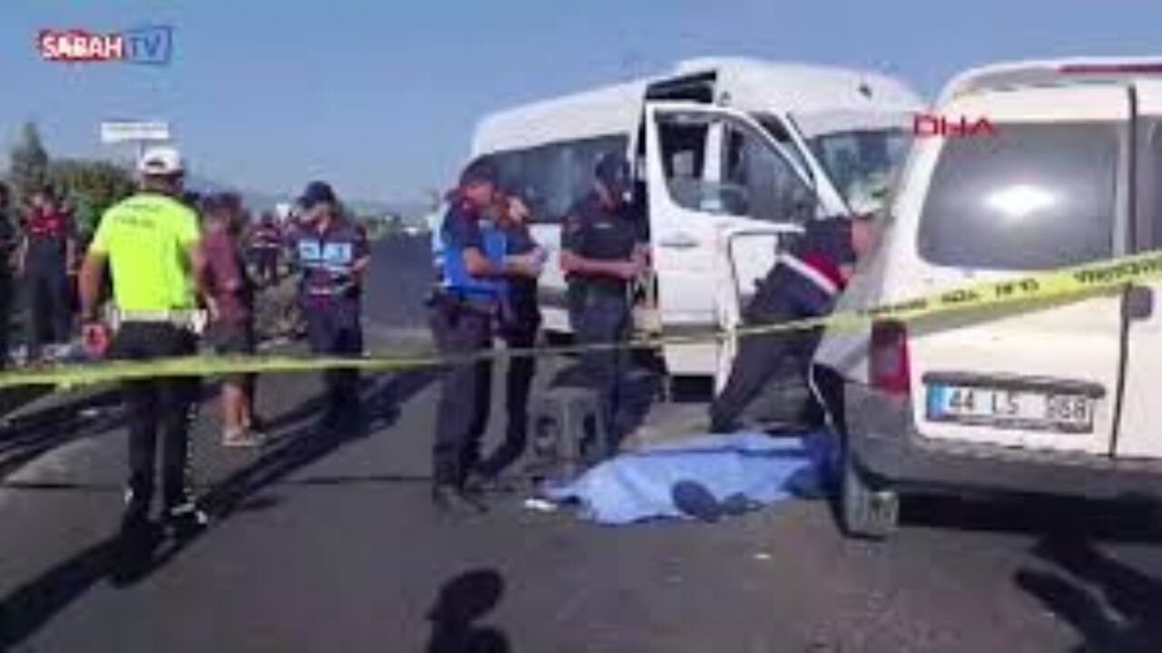 Manisa'da öğrencileri taşıyan servis kazası