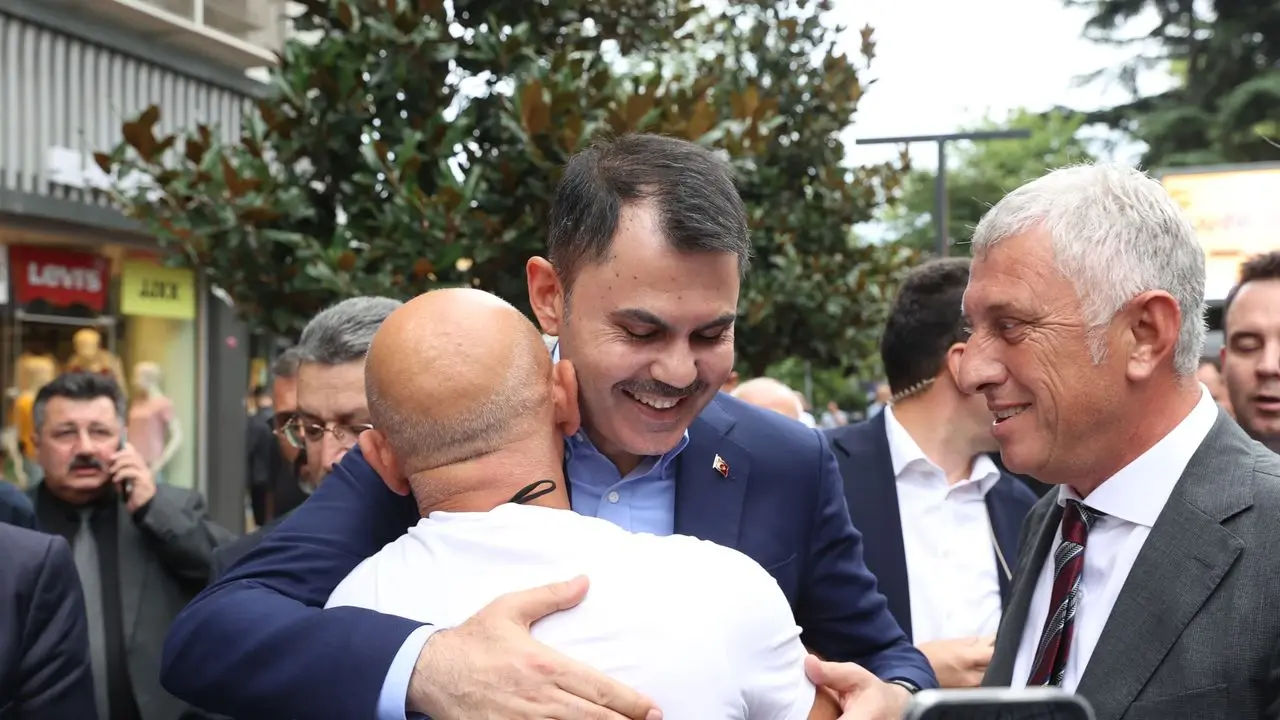 Bakan Kurum'a Trabzon'daki Kahramanmaraş Caddesi'nde deprem bölgesi teşekkürü