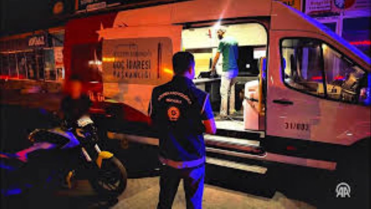 Ülke genelindeki denetimlerde 52 göçmen kaçakçısı ile 666 düzensiz göçmen yakalandı