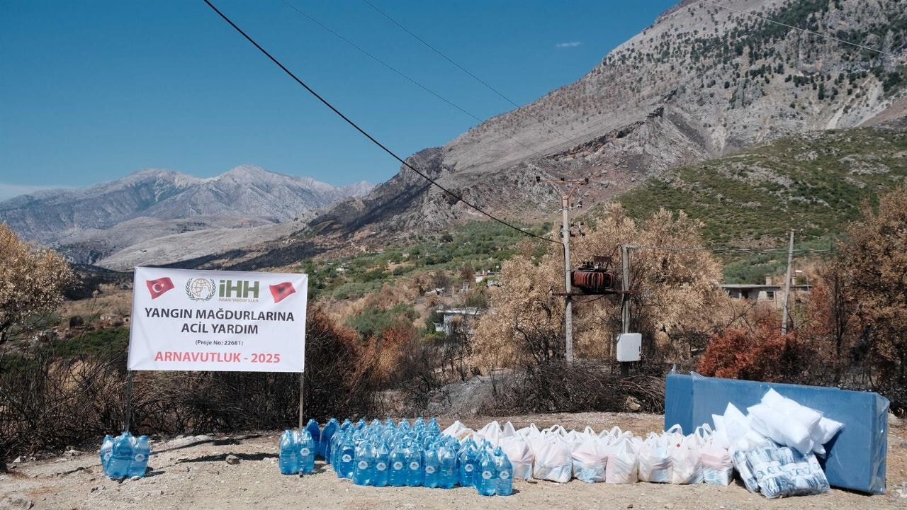 İHH, Arnavutluk'ta yangın mağdurlarına yardım ulaştırdı