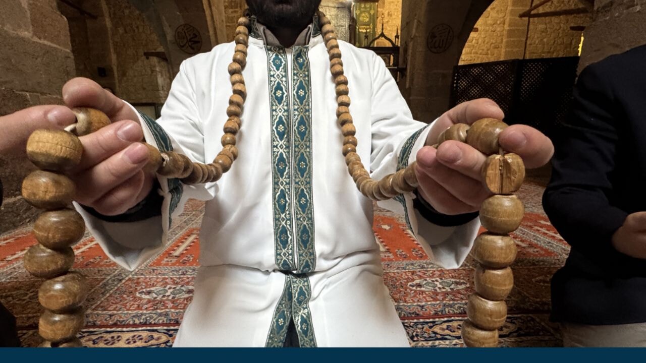 1111 taneli tarihi tespih, ramazan ayında sabırla çekiliyor