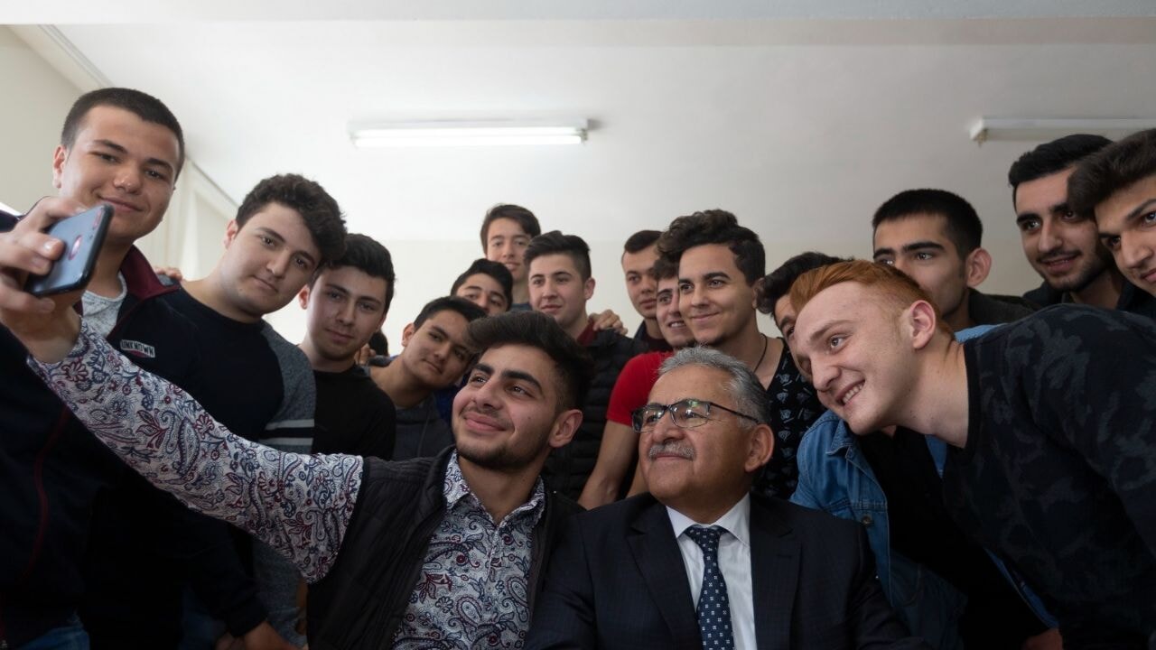 Büyükkılıç'tan 10 bin öğrenciye 42 milyon TL'lik kırtasiye ve beslenme desteği