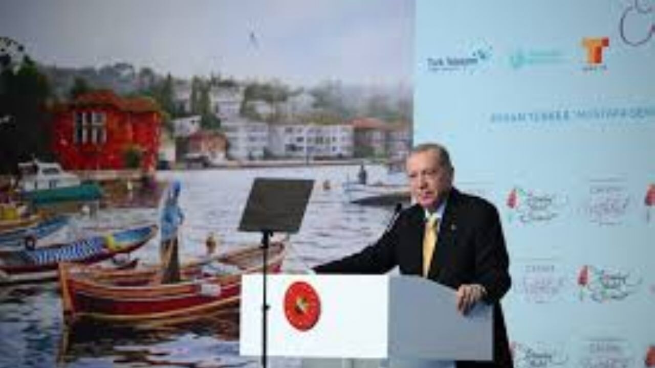 Cumhurbaşkanı Erdoğan, 'Beş Ressam Bir Şehir Canım İstanbul' sergisini gezdi