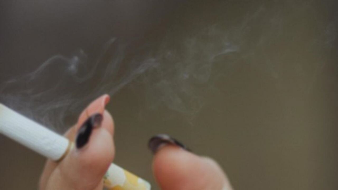 'Ebeveynlere Şok Ceza: Çocuğuna Sigara İçirmek 100 Avroya Mal Olacak'