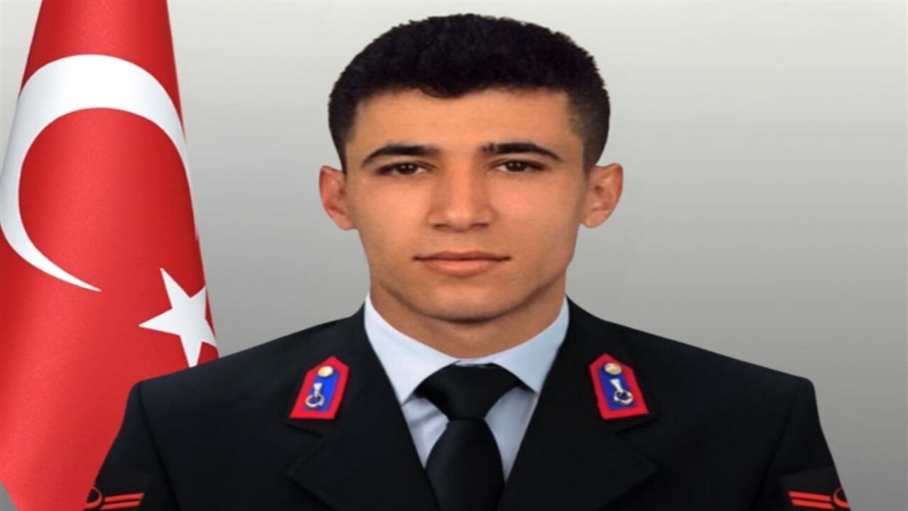 Otomobilin çarptığı uzman çavuş şehit oldu