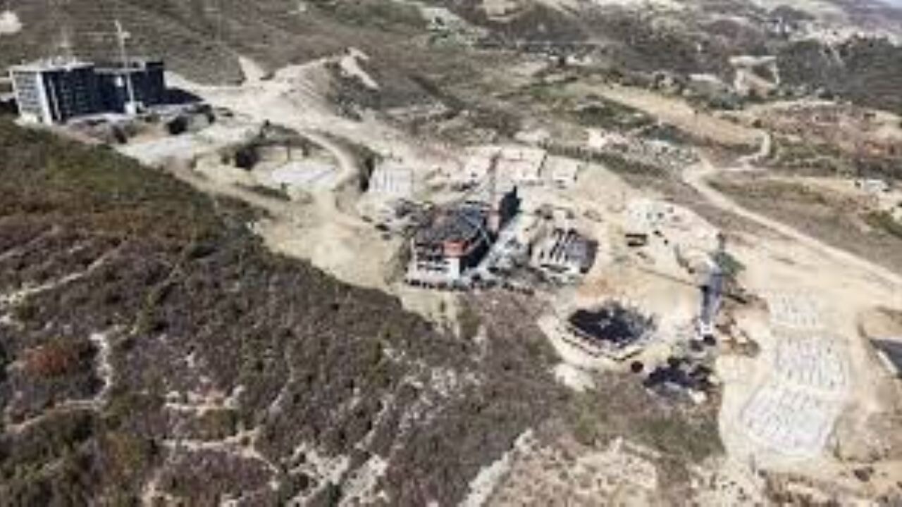 Hatay'da afet konutları ve ticaret merkezlerinin yapımı sürüyor