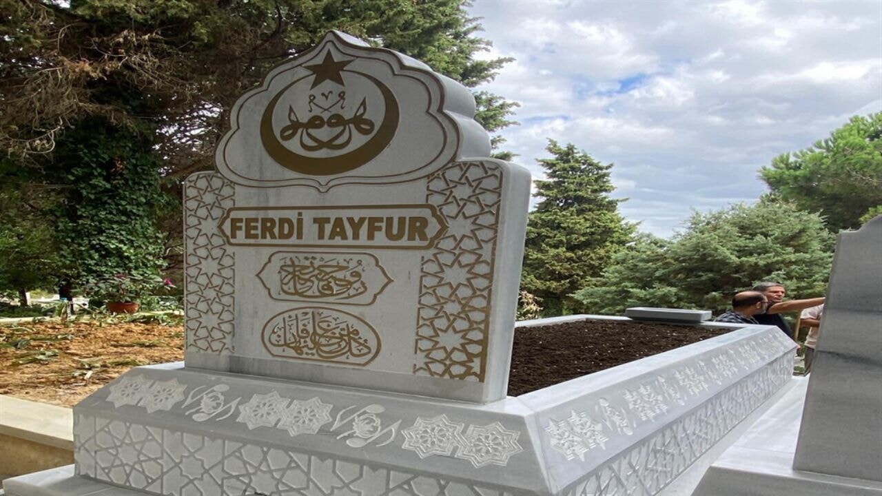 Bahçeli, Ferdi Tayfur'un kabrini yaptırdı; MHP'den açıklama...