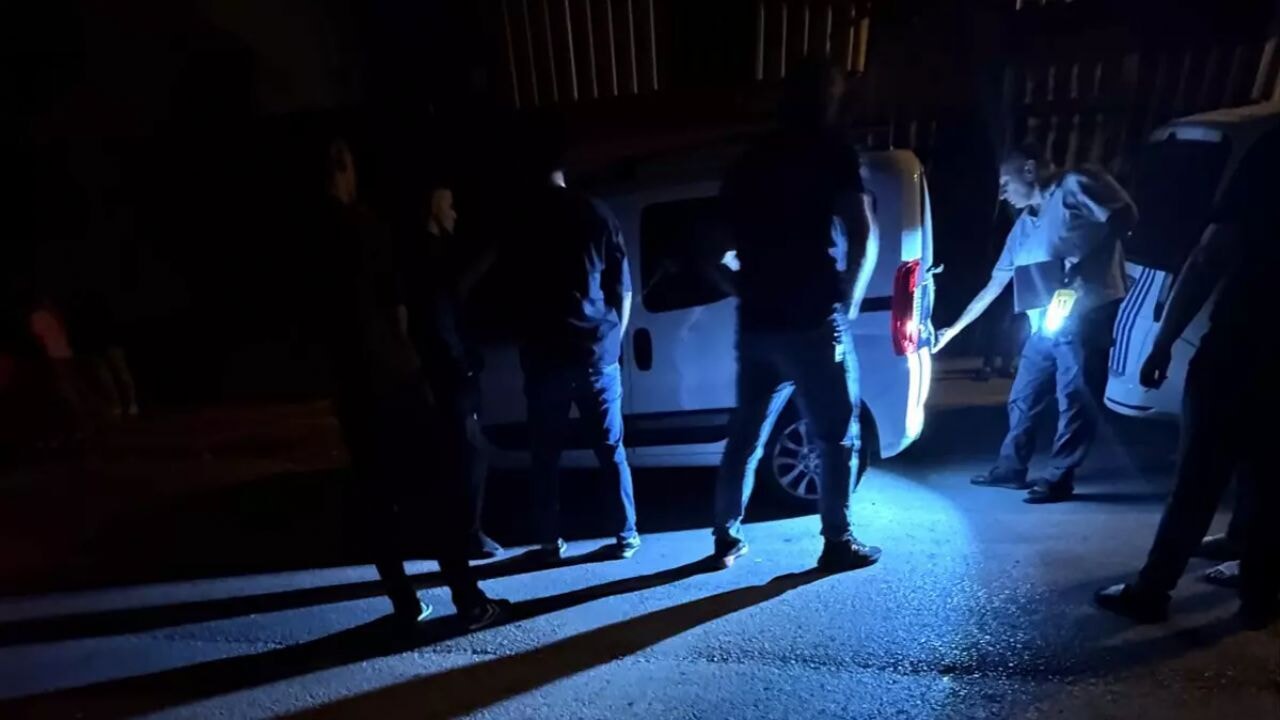 Komşular arasında silahlı araç parkı kavgası!