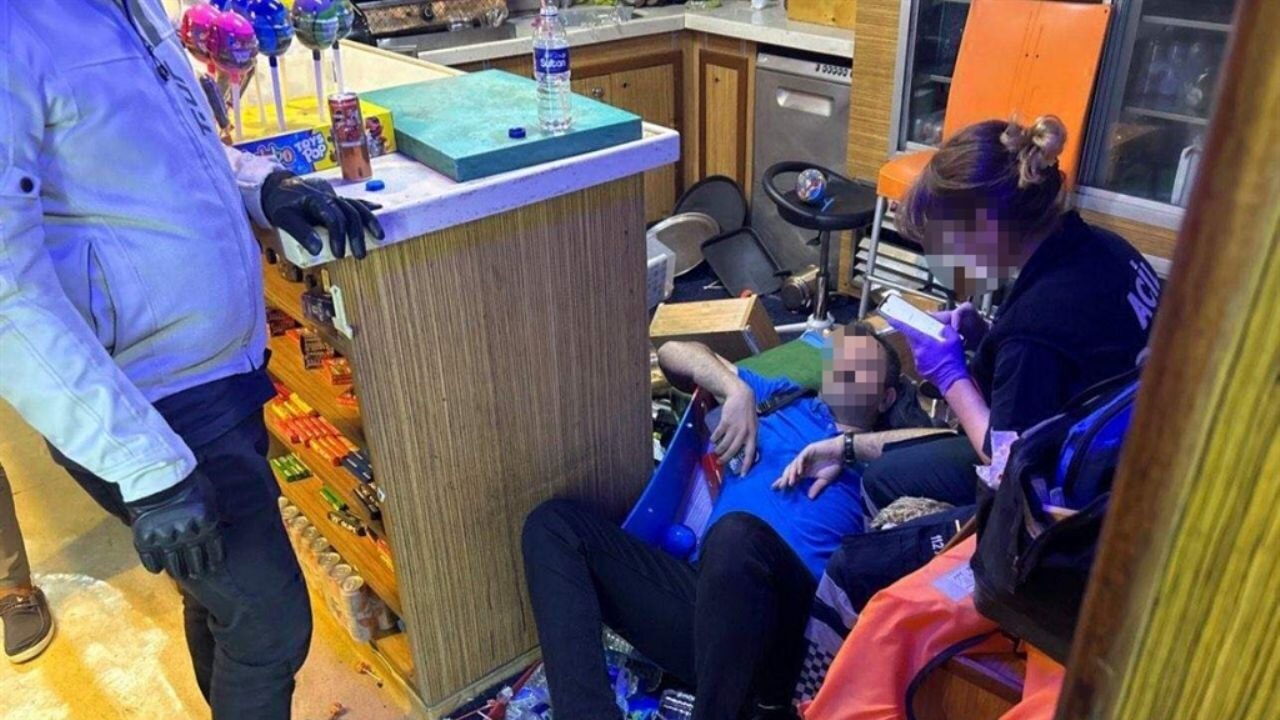 Boğazda yolcu teknesi ile yük gemisi çarpıştı! Bakanlık ve valilikten açıklama