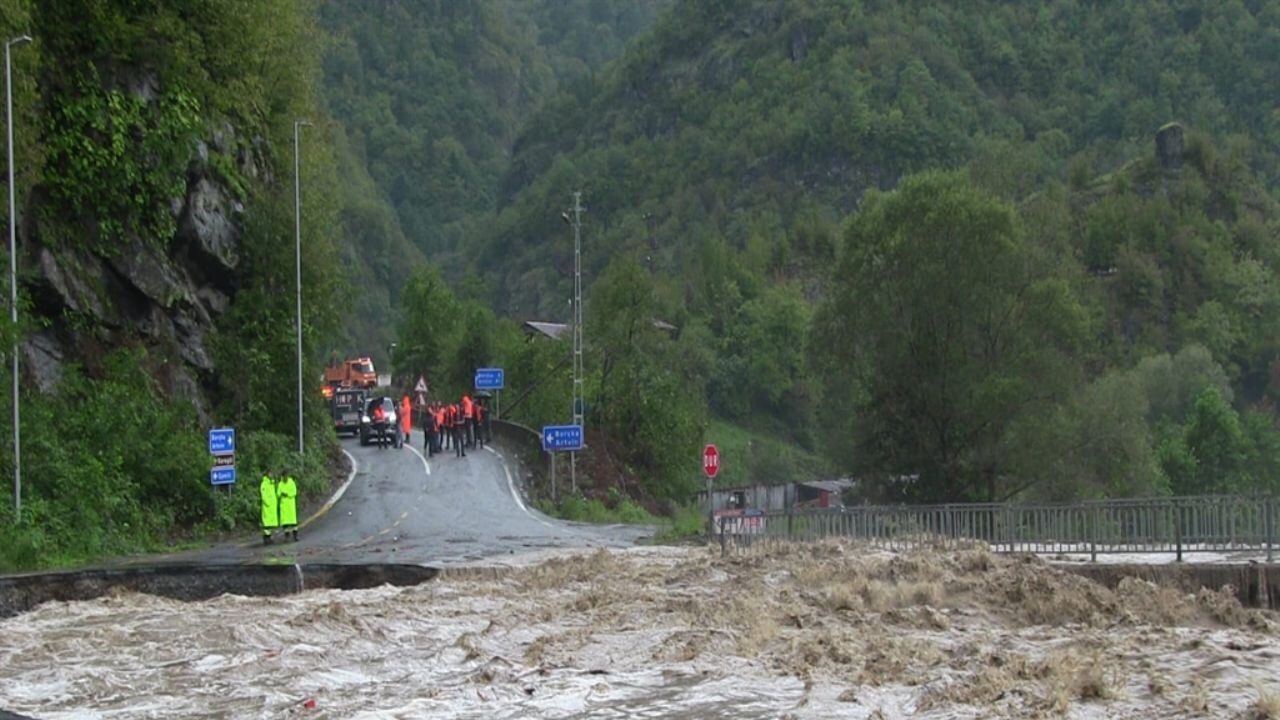 Artvin'de sel sonrası büyük hasar