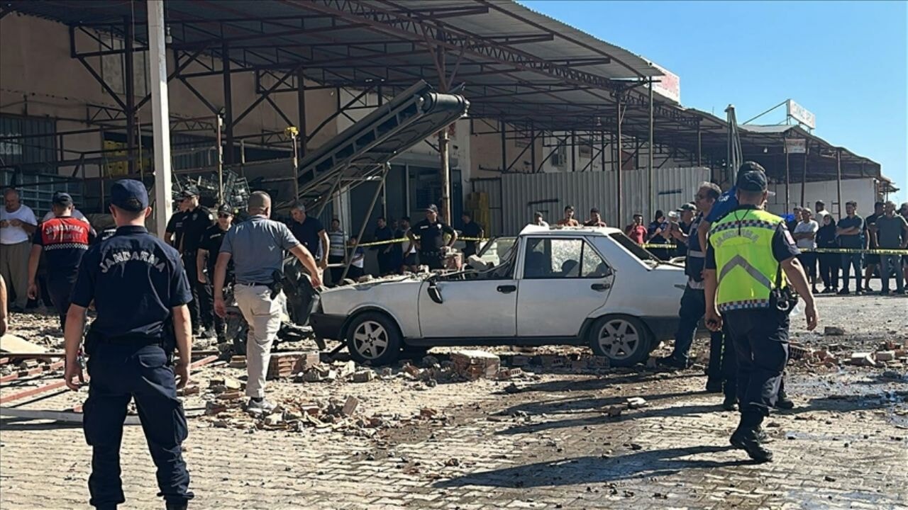 Antalya toptancı halinde patlama: 1 ölü, 3 yaralı