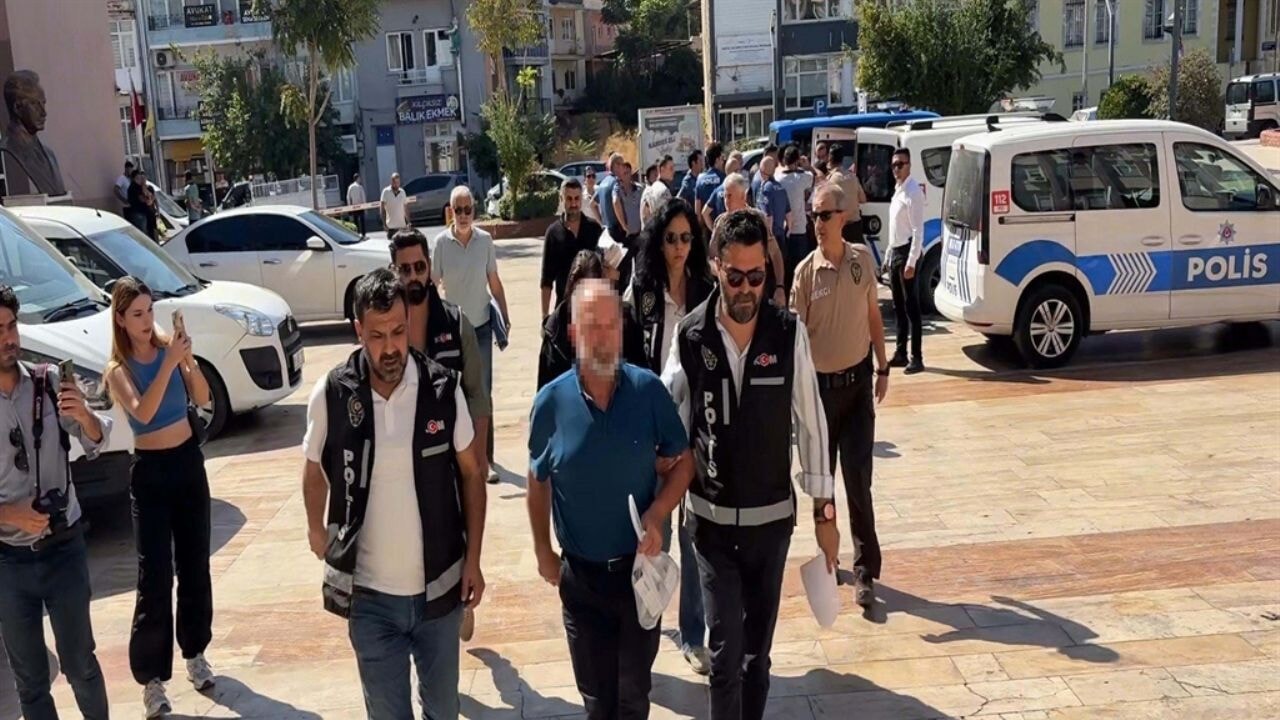 Profesör ile sekreterine rüşvetten gözaltı