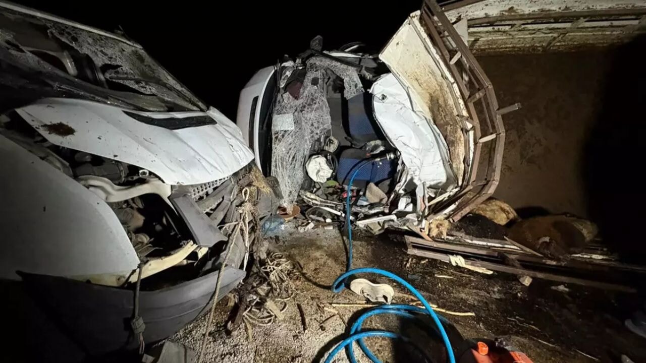 Diyarbakır'da kamyonet kazasında can kaybı ve yaralılar oluştu