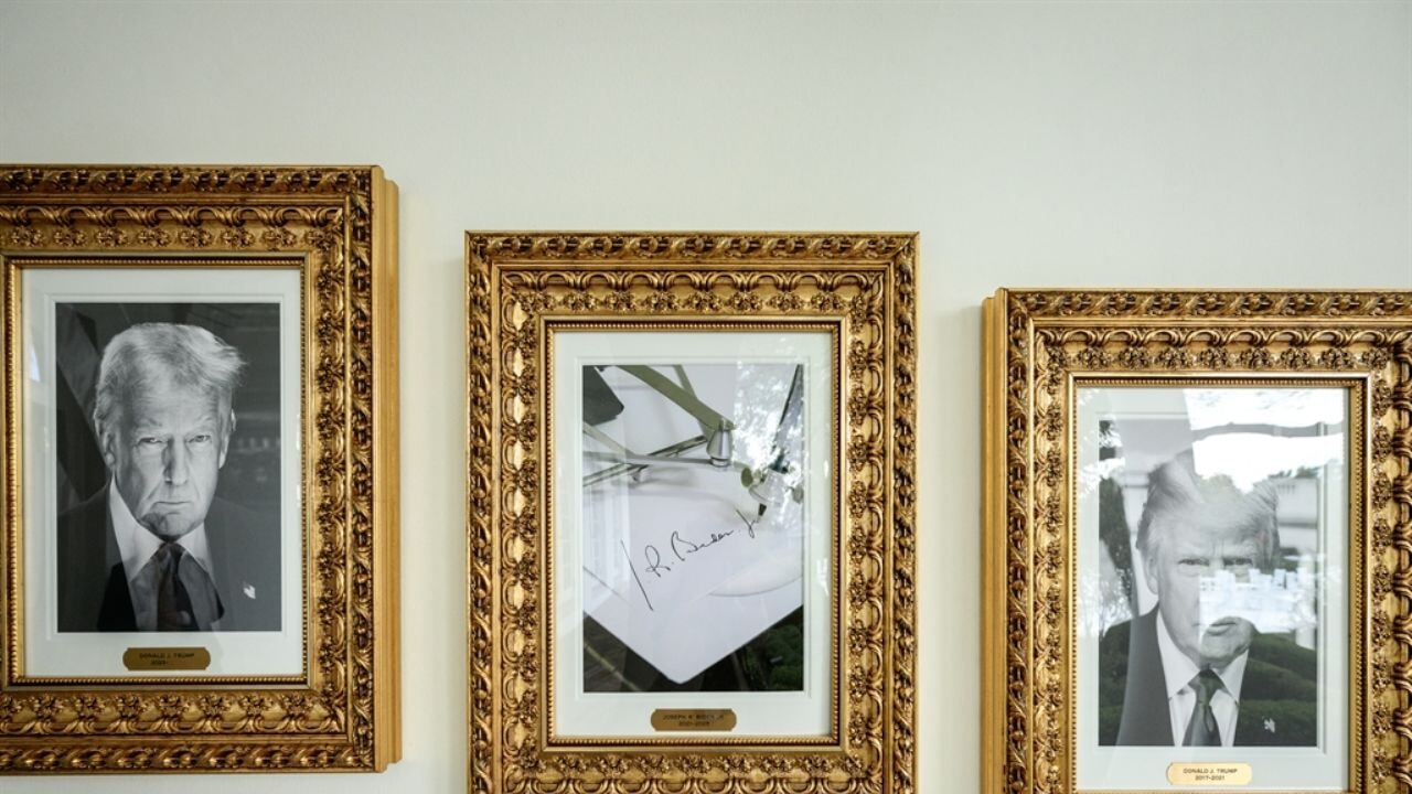 Trump, Biden'ın fotoğrafı yerine otomatik kalem koydu