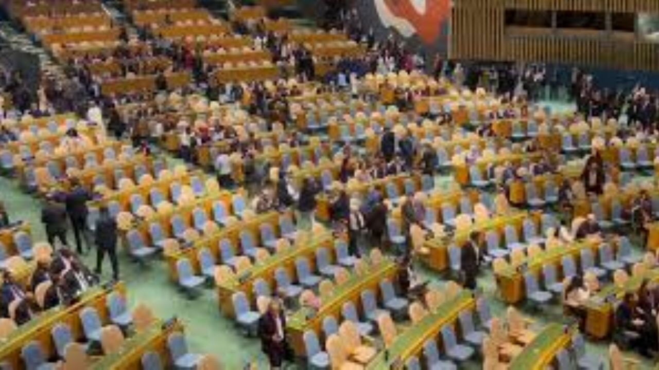 BM Genel Kurulu oturumunda, İsrail Başbakanı Netanyahu konuşmasına başlarken birçok ülke temsilcisi salonu terk etti
