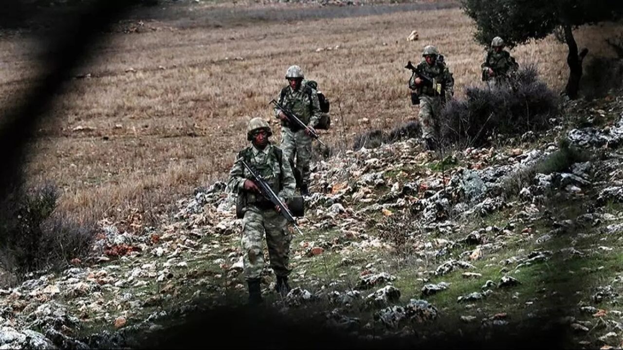 Hatay'da PKK'ya ağır darbe: Mağarada patlayıcılar bulundu