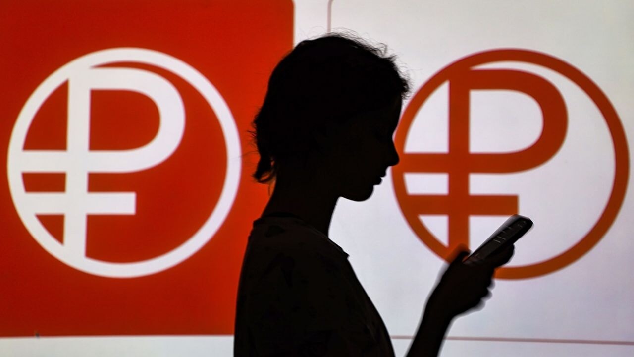 Rusya'da Tarihî İlk: Devlet Görevlisine Maaş Dijital Rubleyle Ödendi!