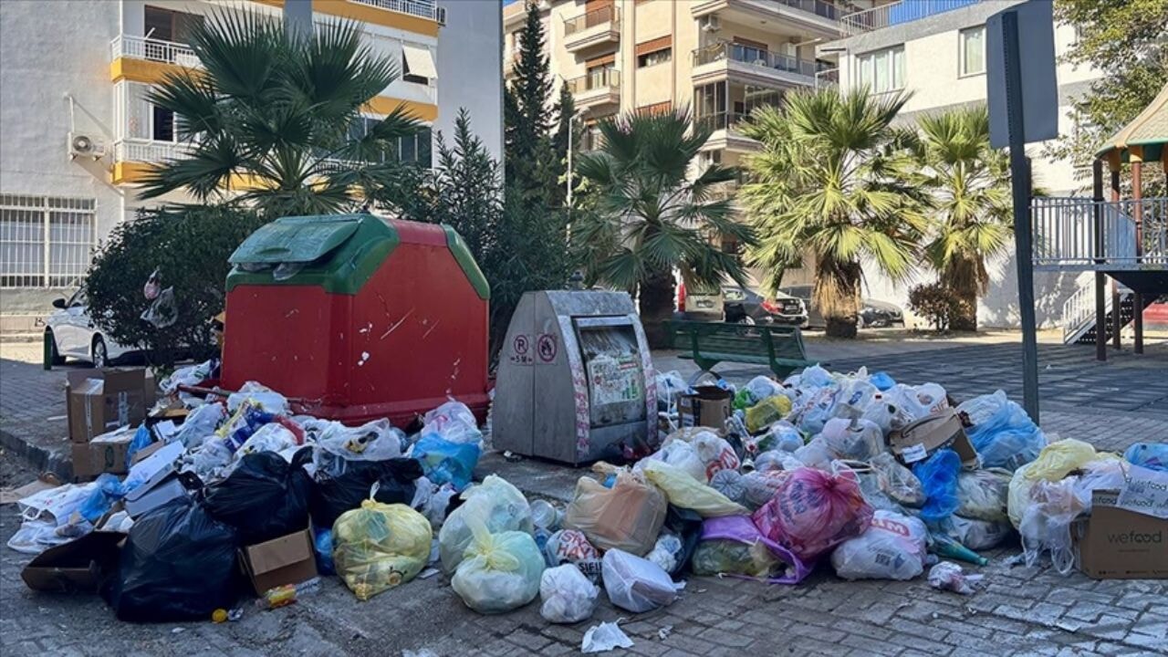 Çöp sorunu Karşıyaka'yı sardı: 'Böcek, fare, kötü koku… Artık dayanamıyoruz'
