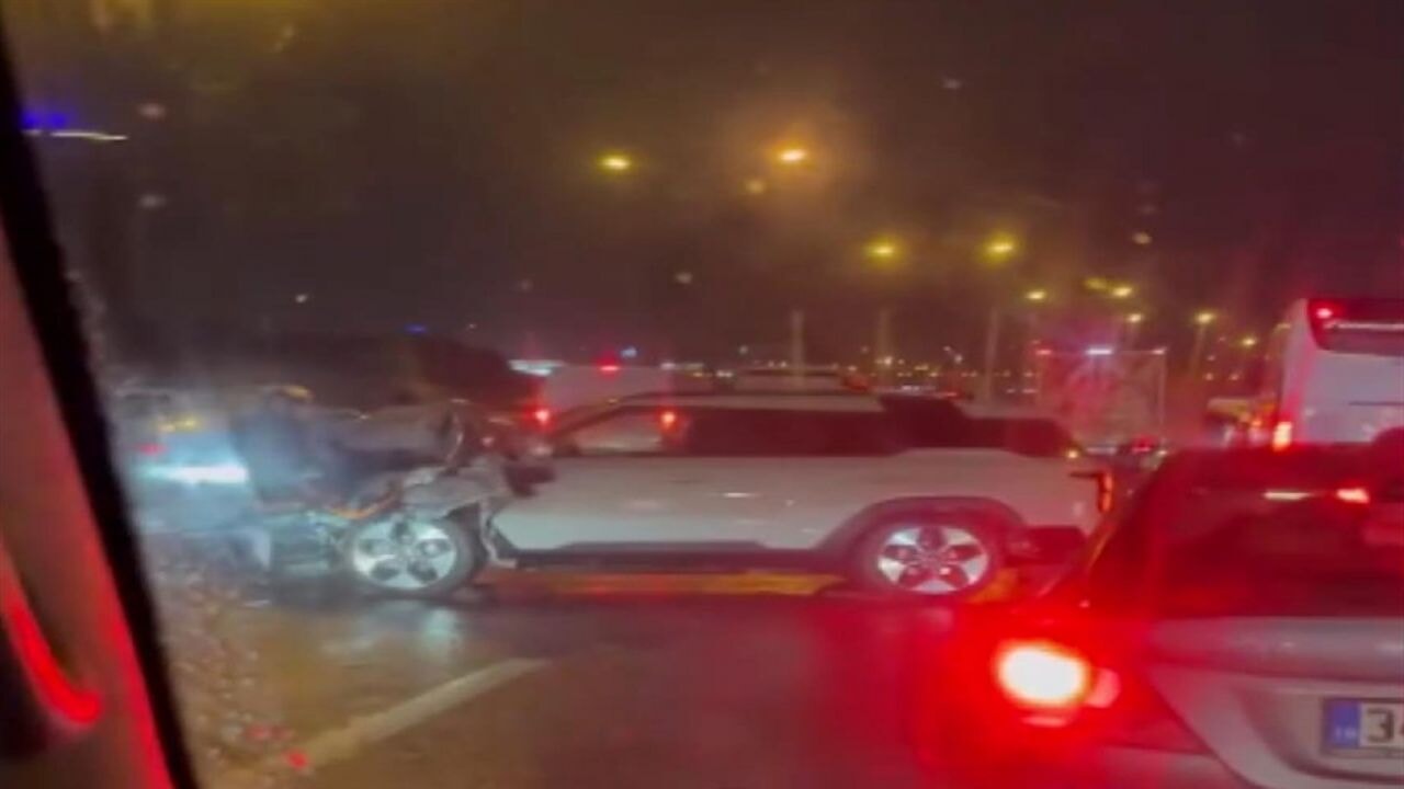 TEM Otoyolu'nda 17 araç birbirine girdi