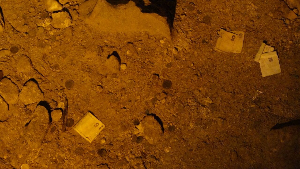 Kuruyan Dilek Gölü'ne para atmaktan vazgeçmediler