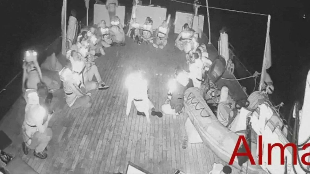 İsrail savaş gemileri Sumud Filosu'nu kuşattı: Temas kesildi