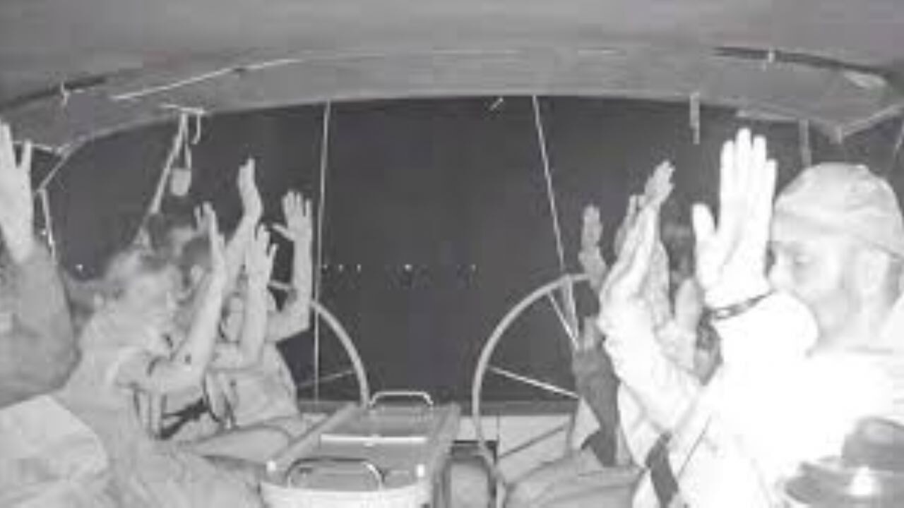 Küresel Sumud Filosu'na saldıran İsrail donanma unsurları, gemileri yasadışı şekilde ele geçirmeye başladı