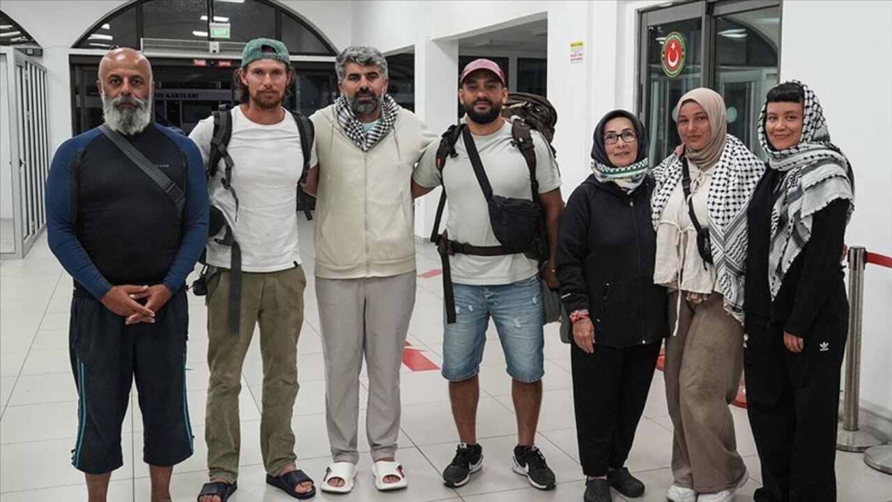 Sumud Filosu'nda arızalanan teknedeki 7 aktivisti Deniz Kuvvetleri tahliye etti