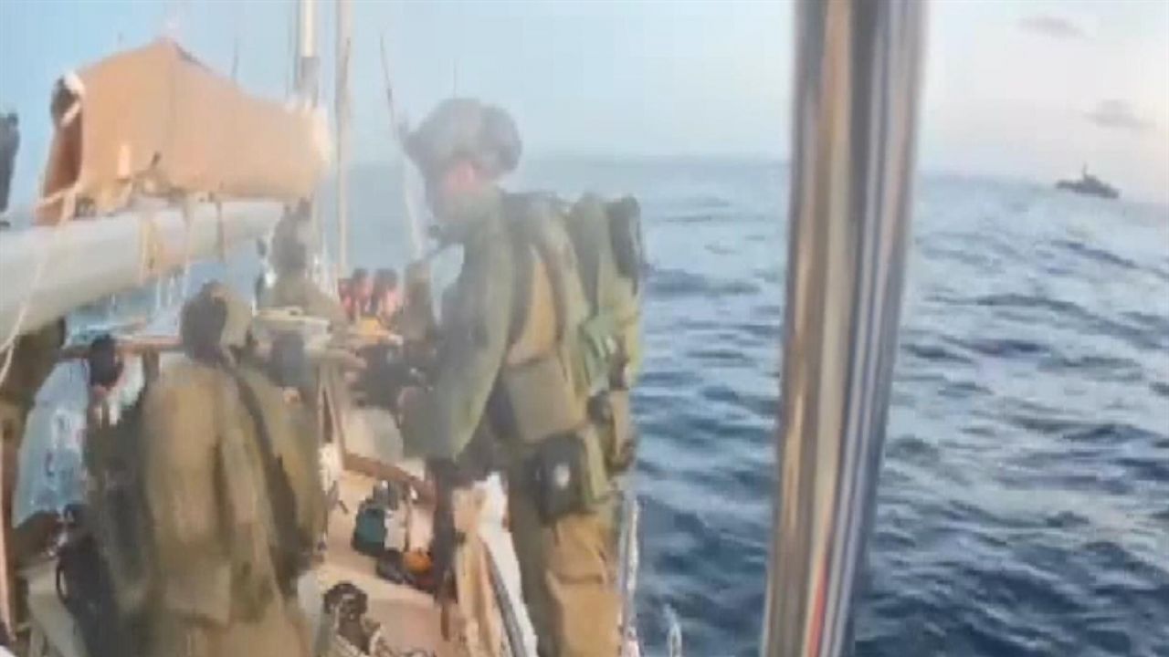 İsrail, Sumud Filosu'ndan 21 gemiye saldırdı