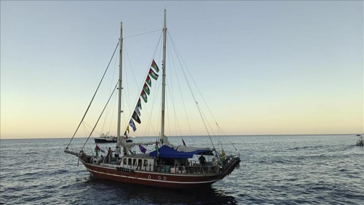 Gazzeliler ufukta Sumud gemisini görünce sevinçten tekbir getirdi