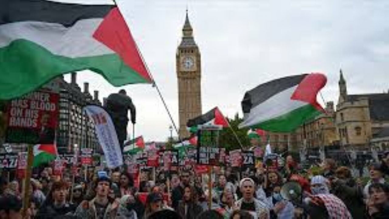 Berlin'de İsrail'in Küresel Sumud Filosu'na saldırısı protesto edildi