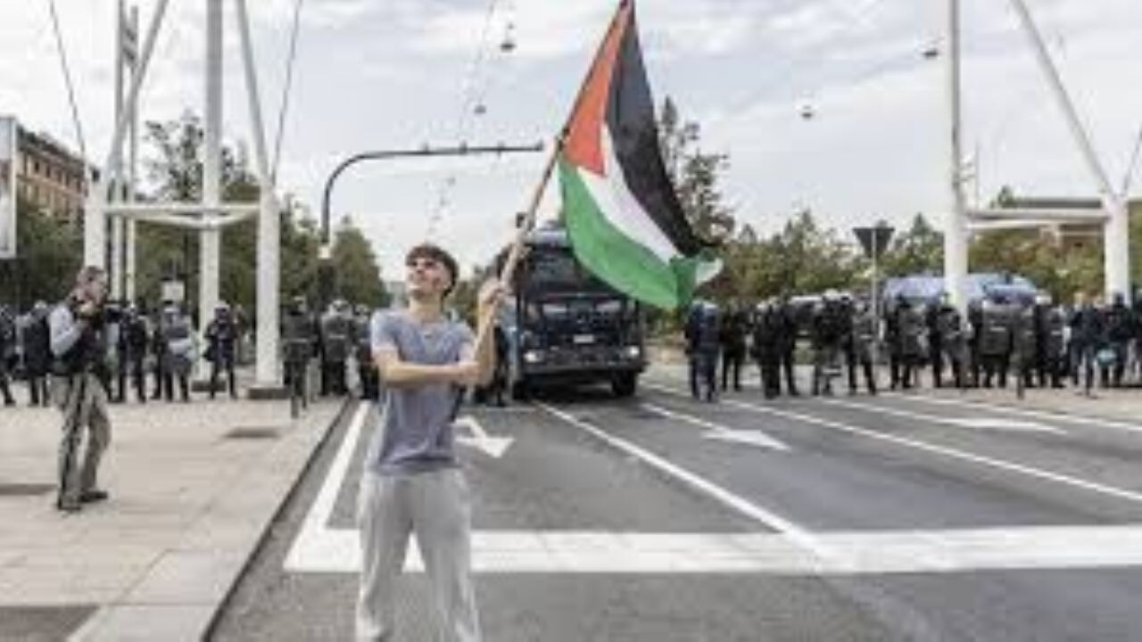 İtalya'da İsrail'in Küresel Sumud Filosu'na saldırısını protesto etmek üzere genel greve gidildi