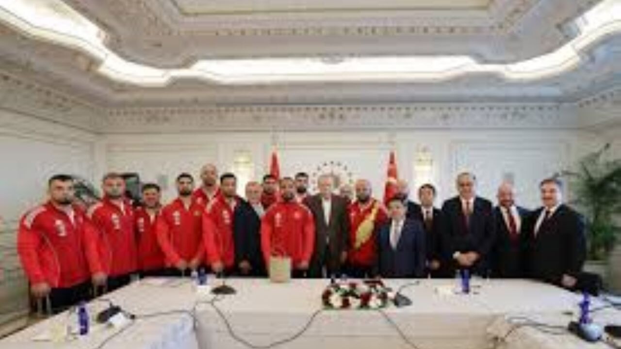 Cumhurbaşkanı Erdoğan, 2024-2025 yılları CW Enerji Türkiye Yağlı Güreş Ligi Boy birincilerini kabul etti