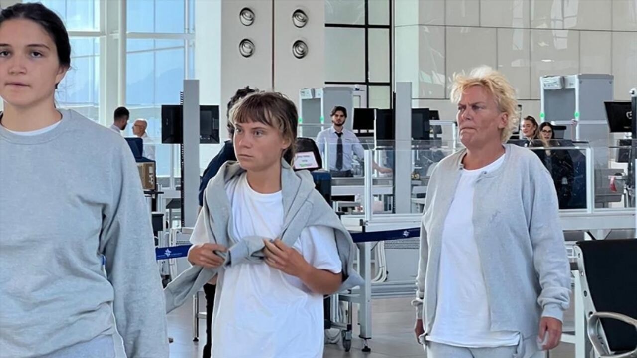 İsrail tek tip elbise giydirdi: Greta Thunberg dahil 171 aktivist serbest