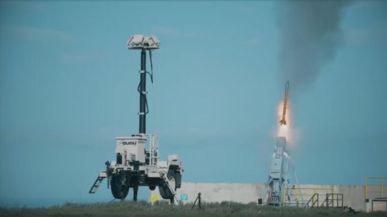 GÖKSUR IIR füzesinden hedefe tam isabet