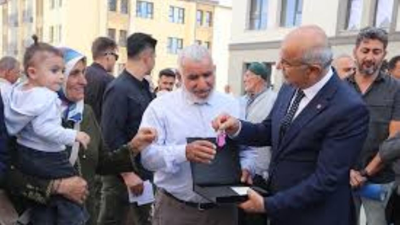 Malatya'da bin 130 deprem konutunun anahtarları teslim edildi