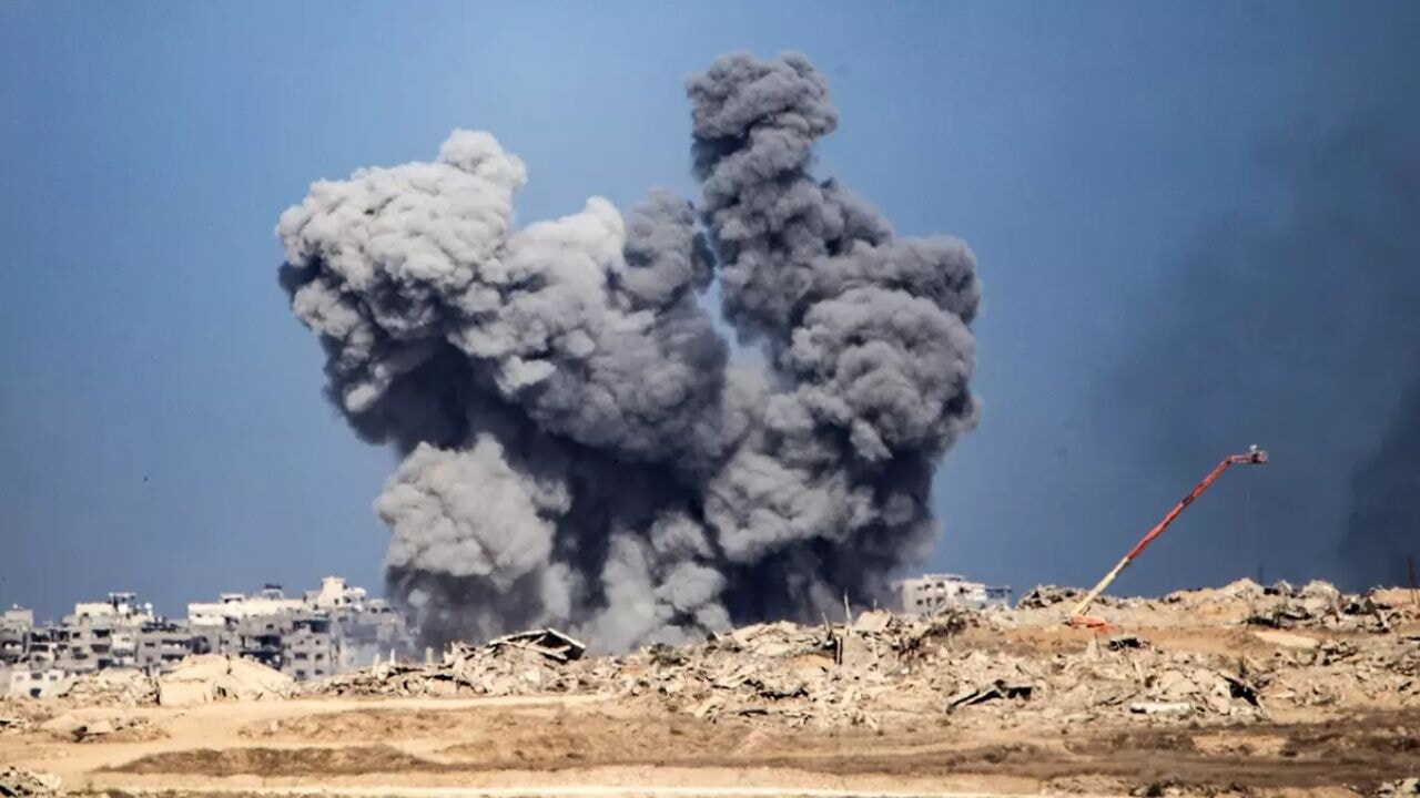 Gazze'de sivillerin bulunduğu bölgelere İsrail tankları ateş açtı