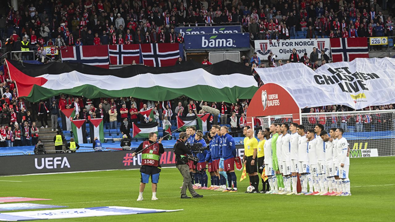 Norveç-İsrail maçında 4 bin kırmızı kart gösterildi