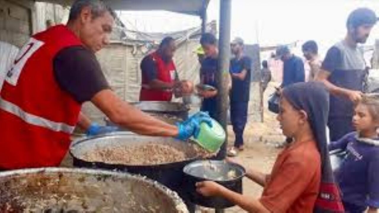 Türk Kızılayın, Gazze'de yürürlüğe giren ateşkes sonrası yardımları sürüyor