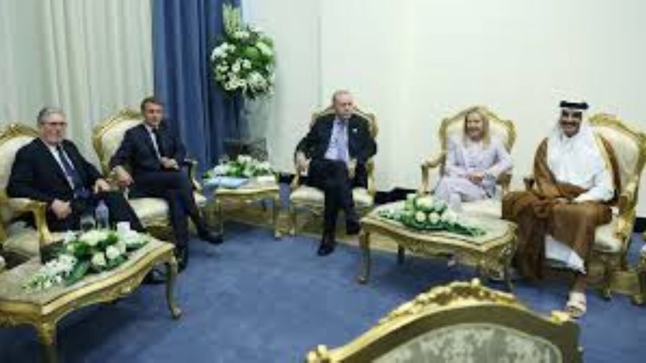 Cumhurbaşkanı Erdoğan Mısır'da liderlerle bir araya geldi