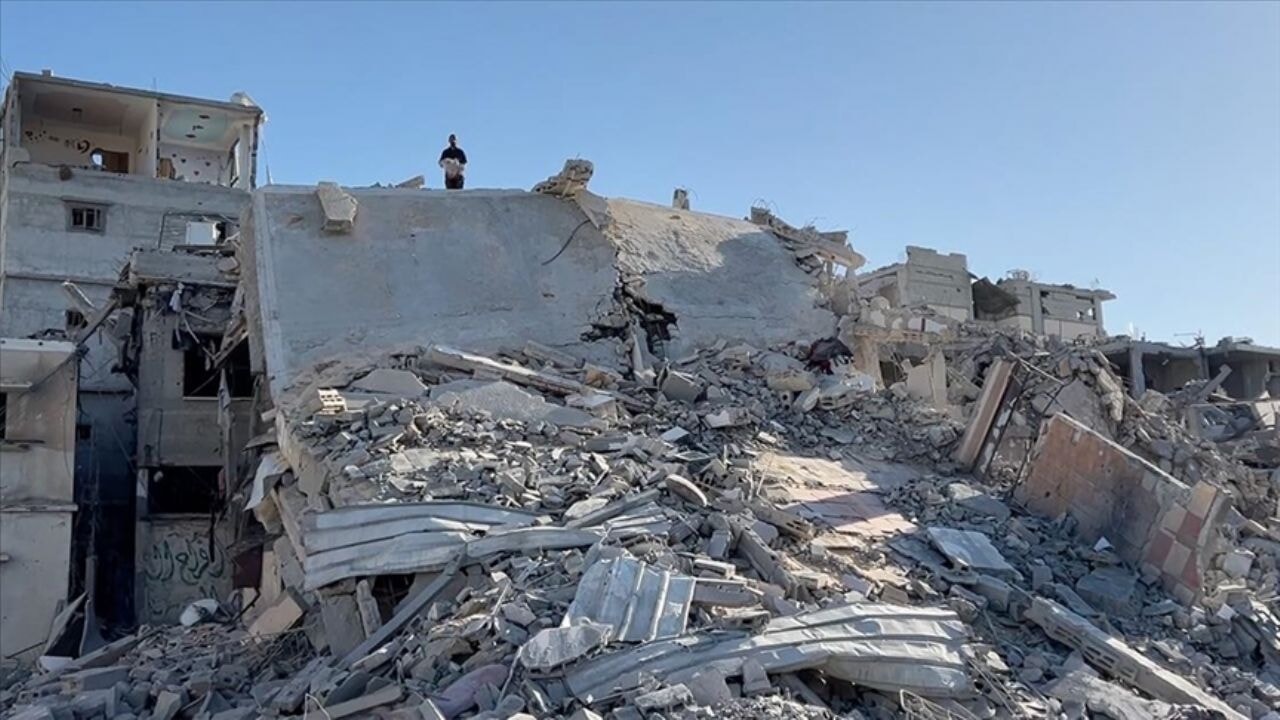 Gazze'deki mahallesine döndüğünde evini harap halde buldu