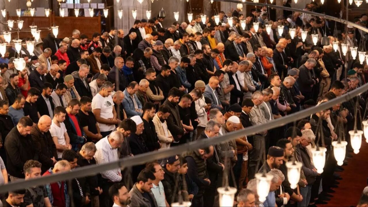 Milli Eğitimden liseliler için cuma namazı düzenlemesi