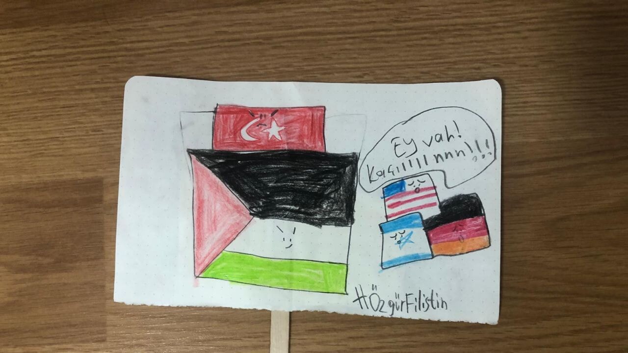 Küçük Ellerden Büyük Mesaj! 10 Yaşındaki Öğrenciden Filistin'e Destek