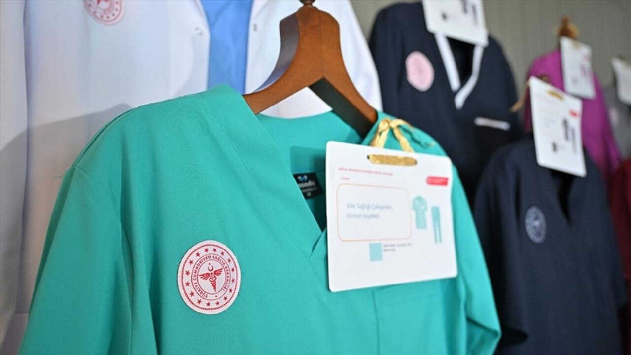Sağlık çalışanlarının kıyafetlerinde yeni dönem