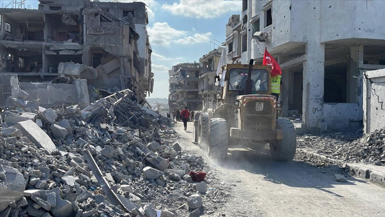 İHH, Gazze'de enkaz kaldırma ve temizlik çalışmalarına başladı